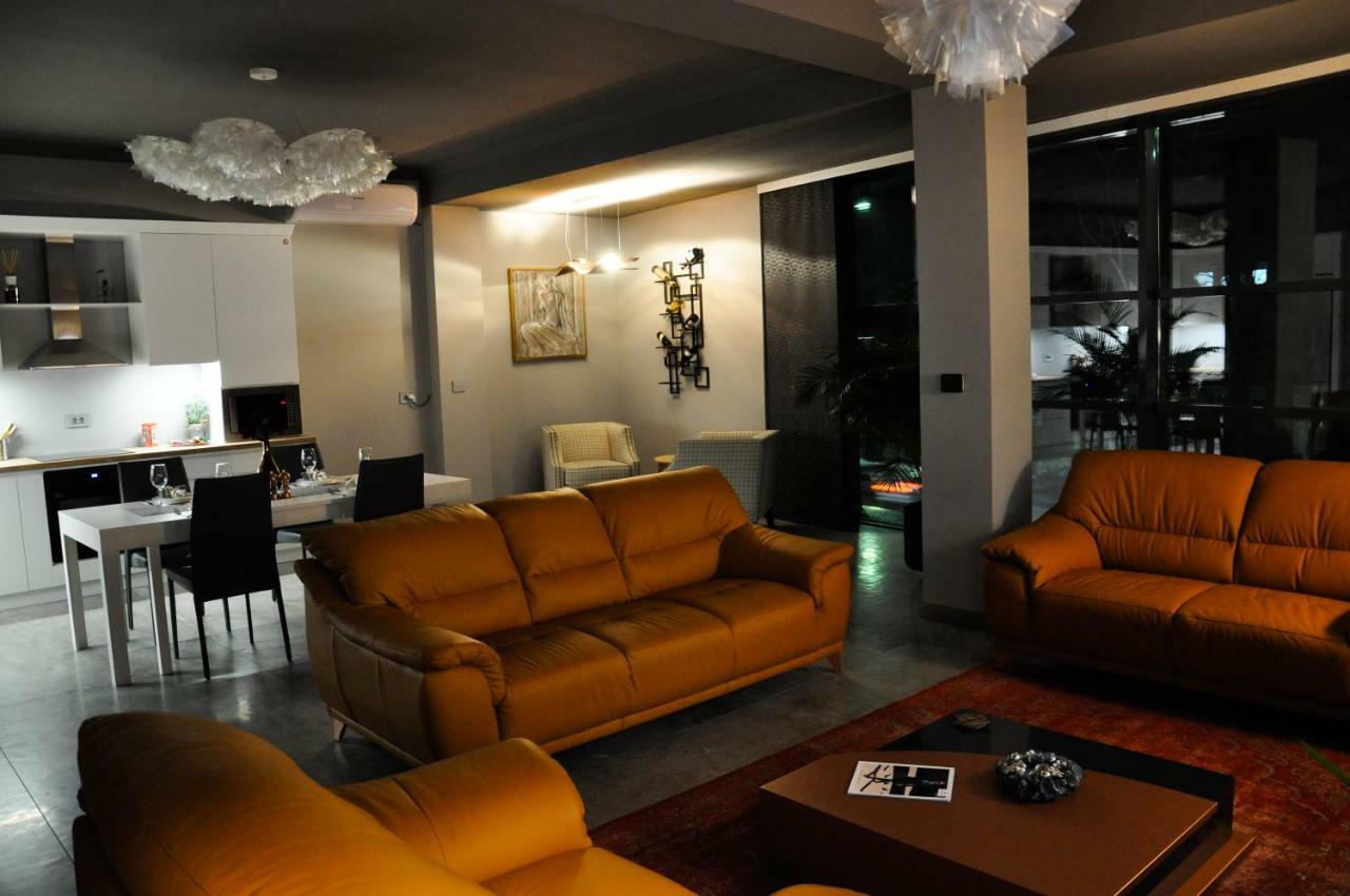 Rubio Residence - Accmonia Luxury Apartment Arad Exterior photo